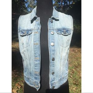 Light Wash Button Up Denim Vest Sz 8